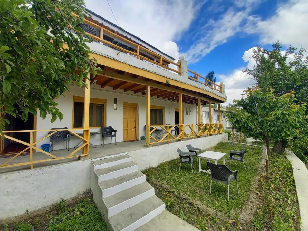 Tourist Cottage Hunza Karimabad  ภายนอก รูปภาพ